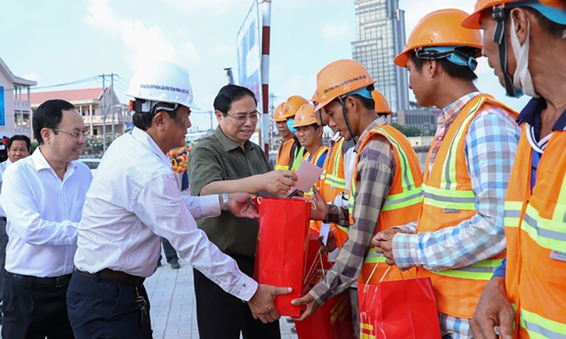 Thủ tướng Phạm Minh Chính thăm, chúc Tết và tặng quà tại Cần Thơ