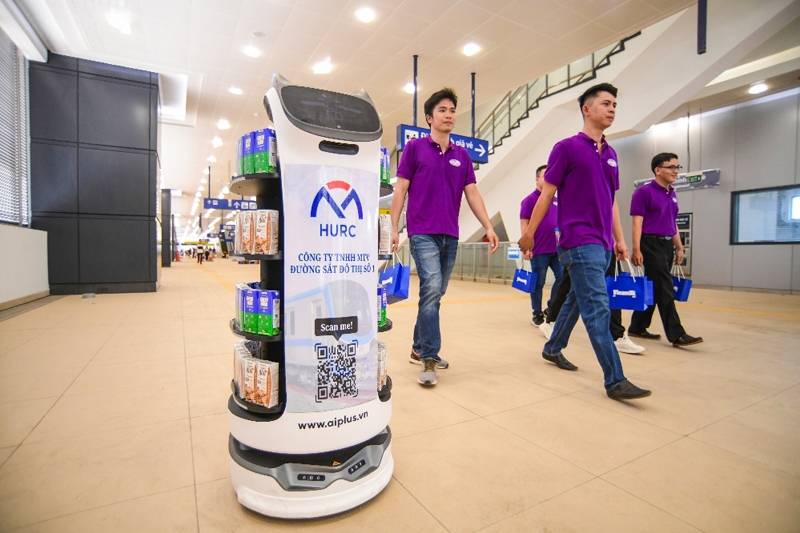 Vinamilk đồng hành cùng kiều bào trải nghiệm tuyến metro Bến Thành – Suối Tiên