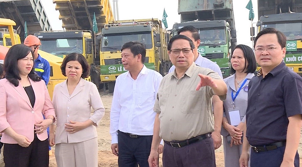Bắc Ninh: Chủ tịch UBND tỉnh thăm, động viên công nhân đang làm việc tại các tuyến giao thông trọng điểm