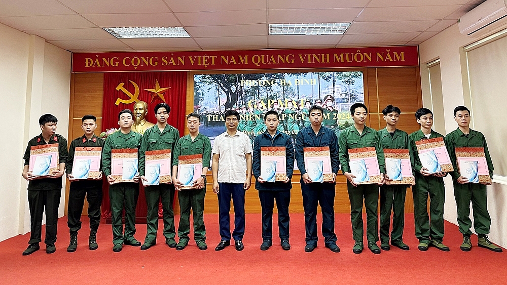Hà Nội: Phường Hạ Đình gặp mặt thanh niên lên đường nhập ngũ và thực hiện nghĩa vụ Công an nhân dân năm 2024