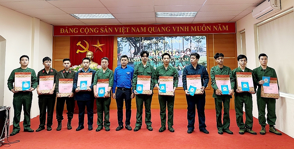 Hà Nội: Phường Hạ Đình gặp mặt thanh niên lên đường nhập ngũ và thực hiện nghĩa vụ Công an nhân dân năm 2024