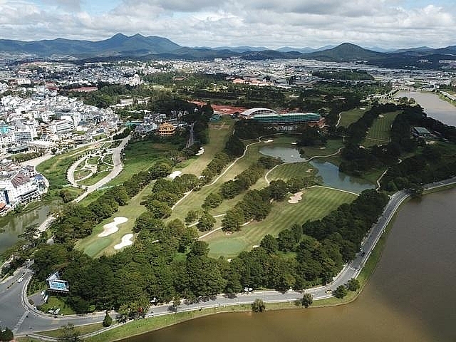 Quá thời hạn tháo dỡ, công trình sai phạm tại dự án sân golf Đồi Cù Đà Lạt vẫn tồn tại