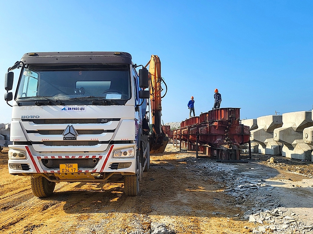 Quảng Ngãi: Khẩn trương hoàn thành hàng nghìn khối Accropode “khủng” phục vụ thi công Đê chắn sóng