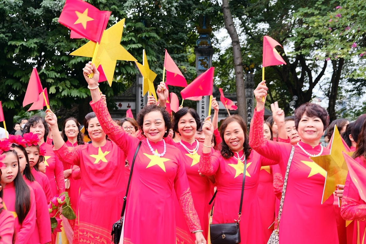 Đảng bộ thành phố Hà Nội: Xứng danh anh hùng, vững vàng tiến bước