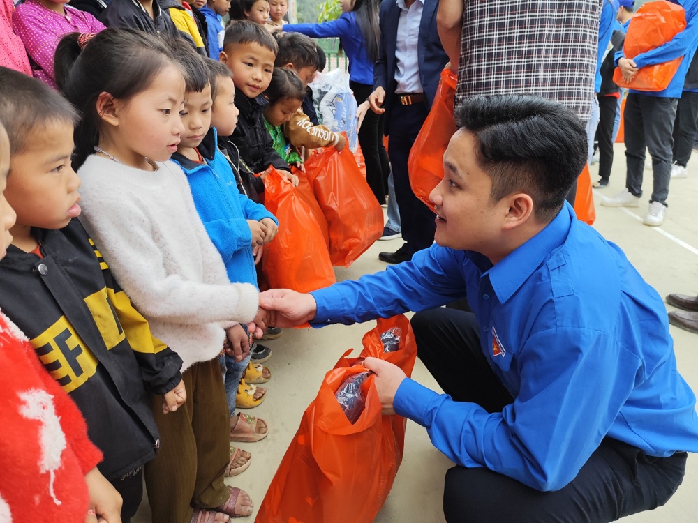 Các Cơ sở đoàn, Chi đoàn trực thuộc Đoàn thanh niên Bộ Xây dựng với nhiều hoạt động ý nghĩa tại Hà Giang