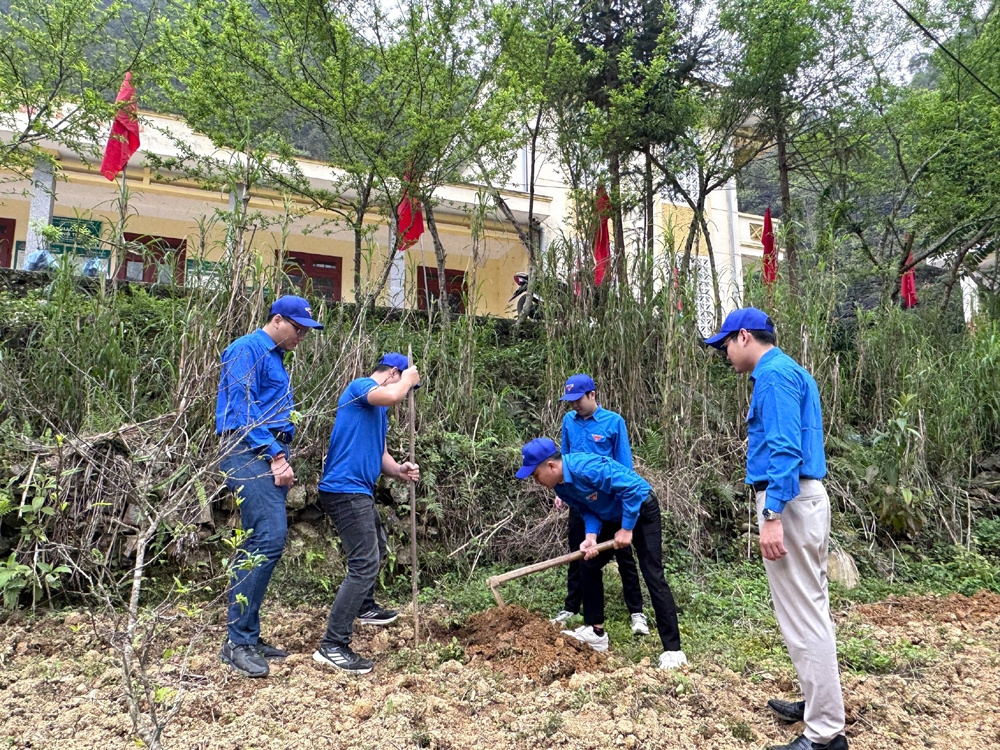 Các Cơ sở đoàn, Chi đoàn trực thuộc Đoàn thanh niên Bộ Xây dựng với nhiều hoạt động ý nghĩa tại Hà Giang