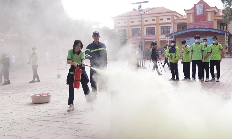 Lạng Sơn: Thực hành kỹ năng phòng cháy chữa cháy cho học sinh