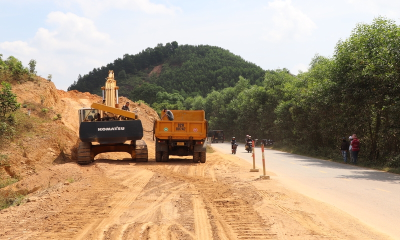 Quảng Nam: Được đầu tư hơn 1.800 tỷ đồng, dự án Quốc lộ 14E vẫn ngổn ngang sau hơn một năm thi công