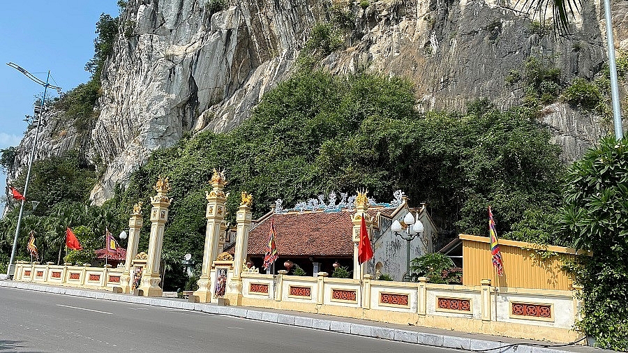 Quảng Ninh: Khởi công dự án Quảng trường khu văn hóa núi Bài Thơ và tôn tạo đền Đức Ông Trần Quốc Nghiễn