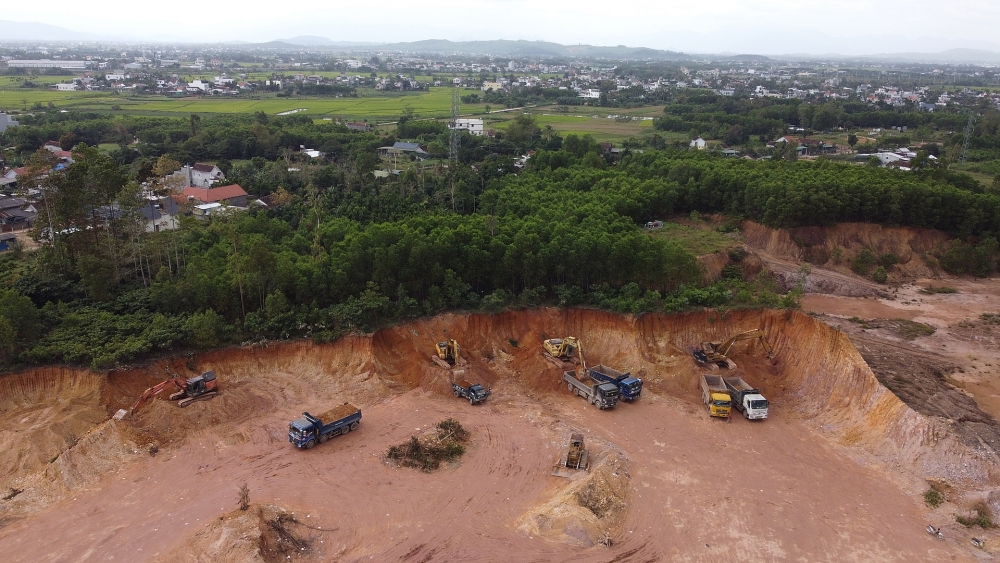 Quảng Ngãi: Đề nghị bổ sung thêm 5 mỏ đất phục vụ Dự án đường Hoàng Sa - Dốc Sỏi