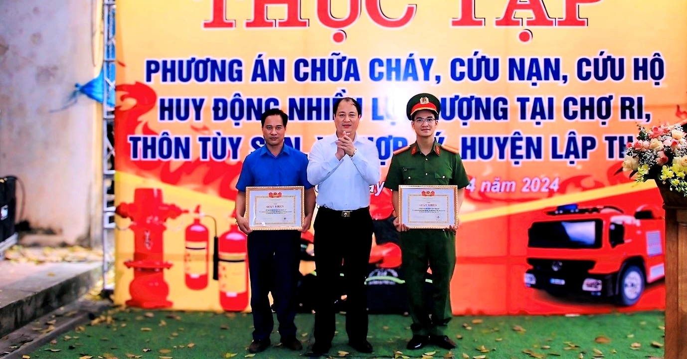 Lập Thạch (Vĩnh Phúc): Thực tập thành công phương án chữa cháy, cứu nạn, cứu hộ huy động nhiều lực lượng tham gia tại chợ Ri