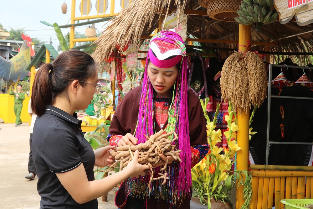 Tiên Yên (Quảng Ninh): Chợ Phiên Hà Lâu nét văn hóa người Dao