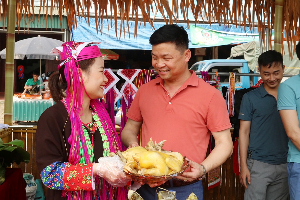 Tiên Yên (Quảng Ninh): Chợ Phiên Hà Lâu nét văn hóa người Dao