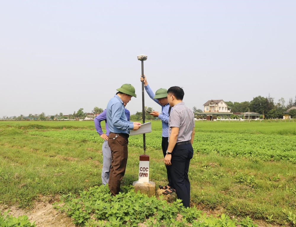 Hà Tĩnh: Bàn giao mốc giải phóng mặt bằng Dự án đường Xô Viết Nghệ Tĩnh kéo dài về phía Đông