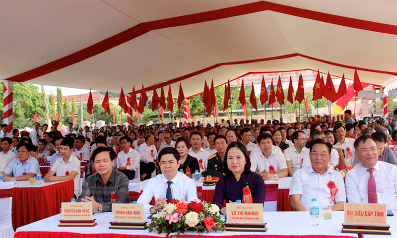 Thanh Chương (Nghệ An): Xã Thanh Tùng đón Bằng công nhận xã đạt chuẩn Nông thôn mới