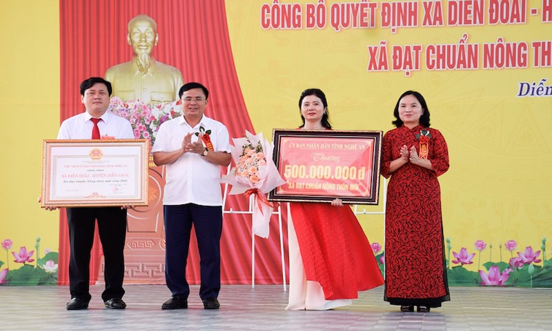 Diễn Châu (Nghệ An): Xã Diễn Đoài đón Bằng công nhận xã đạt chuẩn nông thôn mới