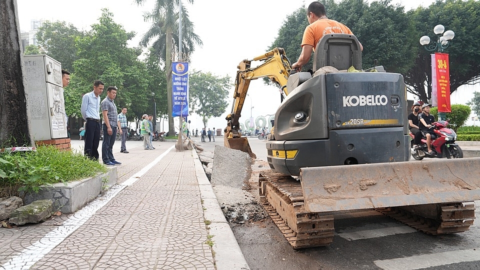 Tây Hồ (Hà Nội): Tổng vệ sinh môi trường với phương châm “đường sạch, cây xanh, Hồ Tây không rác”