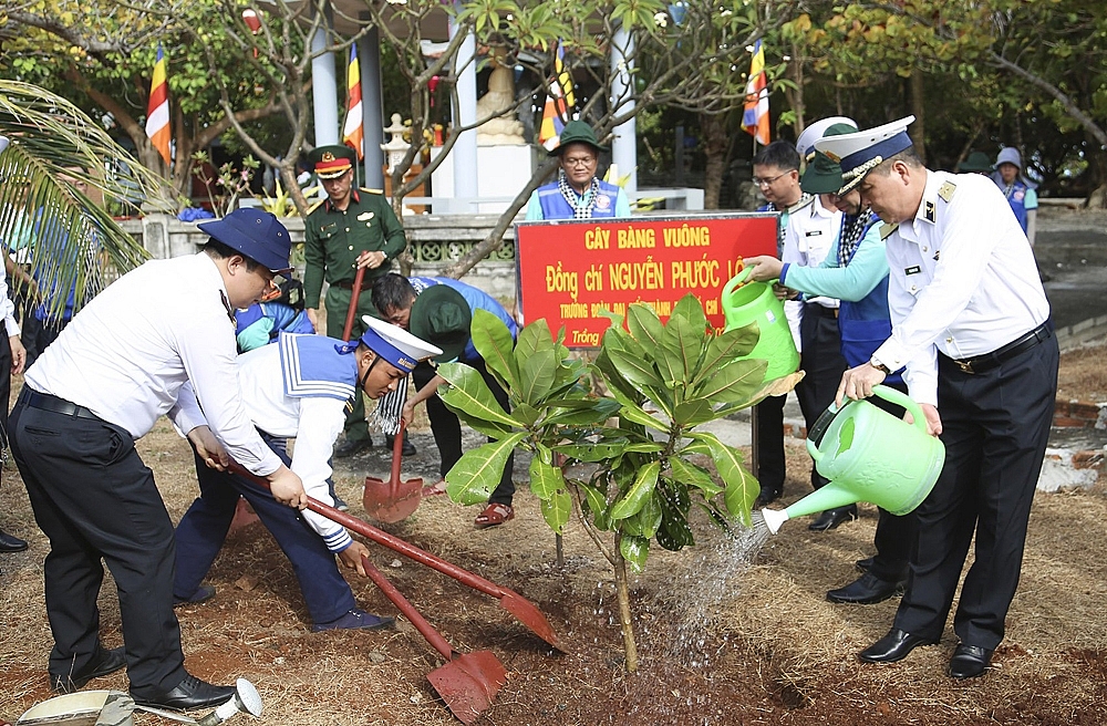 Đoàn đại biểu Thành phố Hồ Chí Minh thăm Trường Sa, Nhà giàn DK1