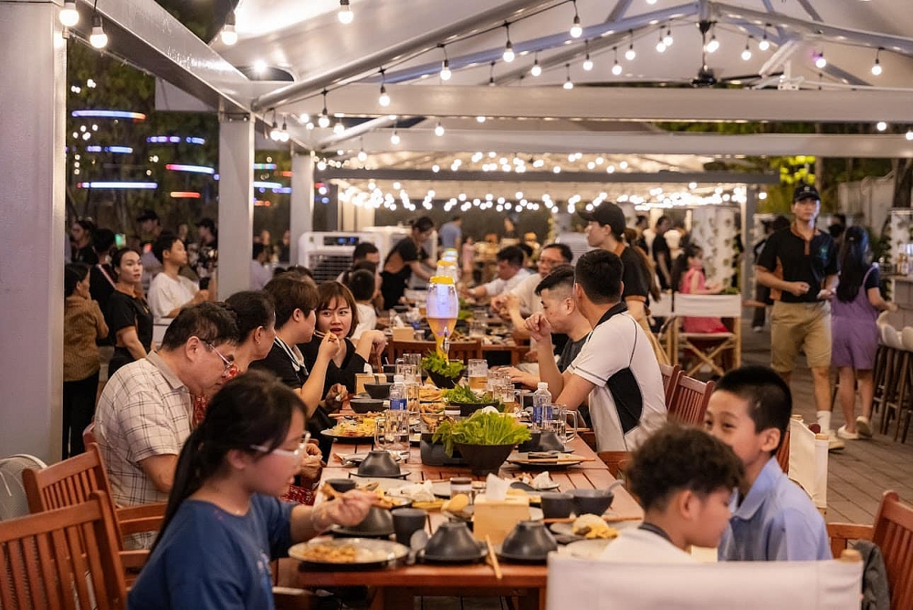 Hơn 25 nghìn người tham gia bữa tiệc âm nhạc, ẩm thực giữa đại công viên xanh lớn nhất Nghệ An