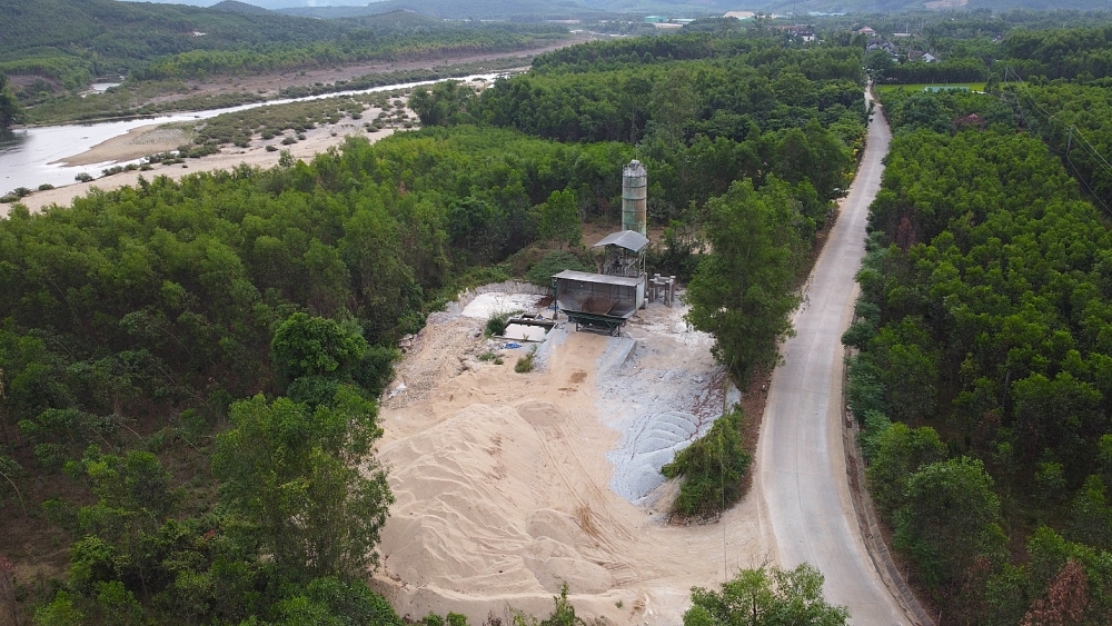 Quảng Ngãi: Huyện Ba Tơ kiểm tra nguồn gốc cát đầu vào tại các trạm trộn bê tông