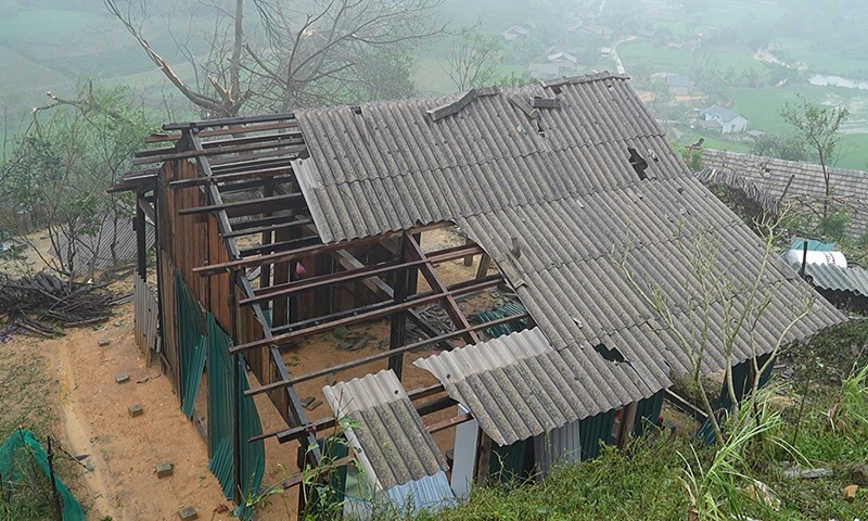 Lào Cai: Hơn 270 ngôi nhà bị ảnh hưởng, hư hỏng do dông lốc và mưa đá