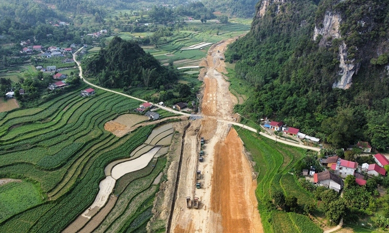 Đẩy nhanh tiến độ thực hiện các dự án giao thông trọng điểm tại Cao Bằng