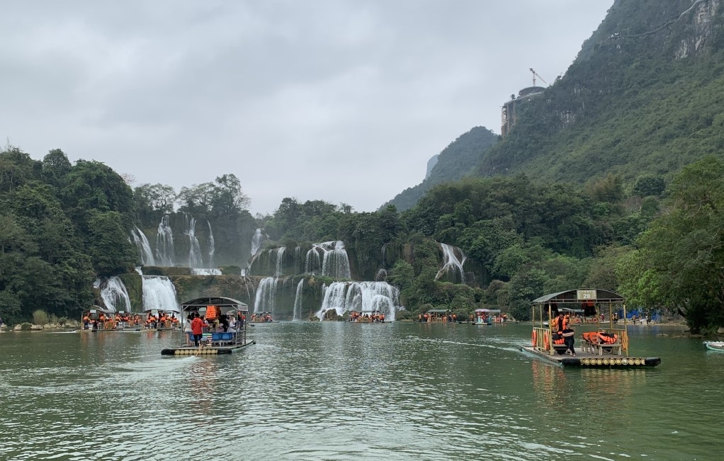 Hoàn thiện hạ tầng du lịch - Cú hích cho du lịch Cao Bằng cất cánh