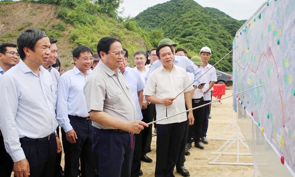 Thủ tướng Chính phủ Phạm Minh Chính khảo sát dự án giao thông trọng điểm tại Ninh Bình