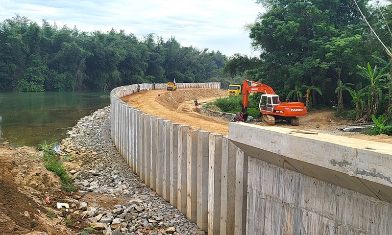 Ban Thường vụ Tỉnh ủy Quảng Ngãi thị sát các công trình, dự án do Ban Giao thông làm chủ đầu tư