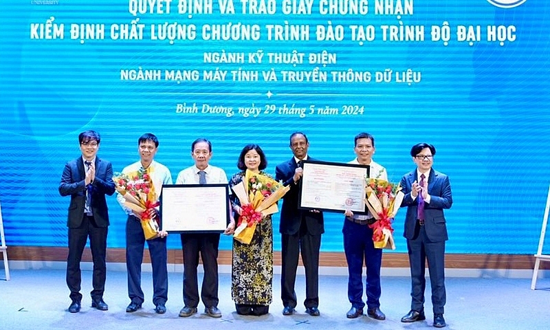 Trường Đại học Quốc tế Miền Đông: Hai chương trình đào tạo đạt tiêu chuẩn kiểm định của Bộ Giáo dục và Đào tạo