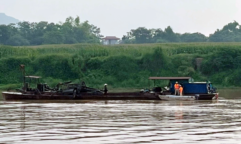 Vĩnh Lộc (Thanh Hóa): Bắt giữ 02 thuyền bơm hút cát trái phép trên sông Mã