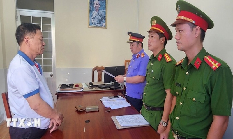 Kiên Giang: Tạm giam cán bộ địa chính và nguyên Chủ tịch UBND xã ở Phú Quốc