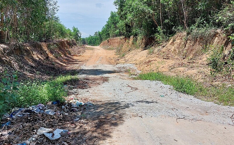 Quảng Nam: Ngổn ngang do vướng mặt bằng, dự án đường ĐH.12 ở huyện Phú Ninh được gia hạn