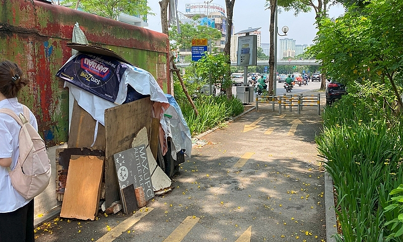 Hà Nội: Các tuyến đường dành cho người đi bộ và xe đạp đã cải thiện nhưng còn nhiều vấn đề