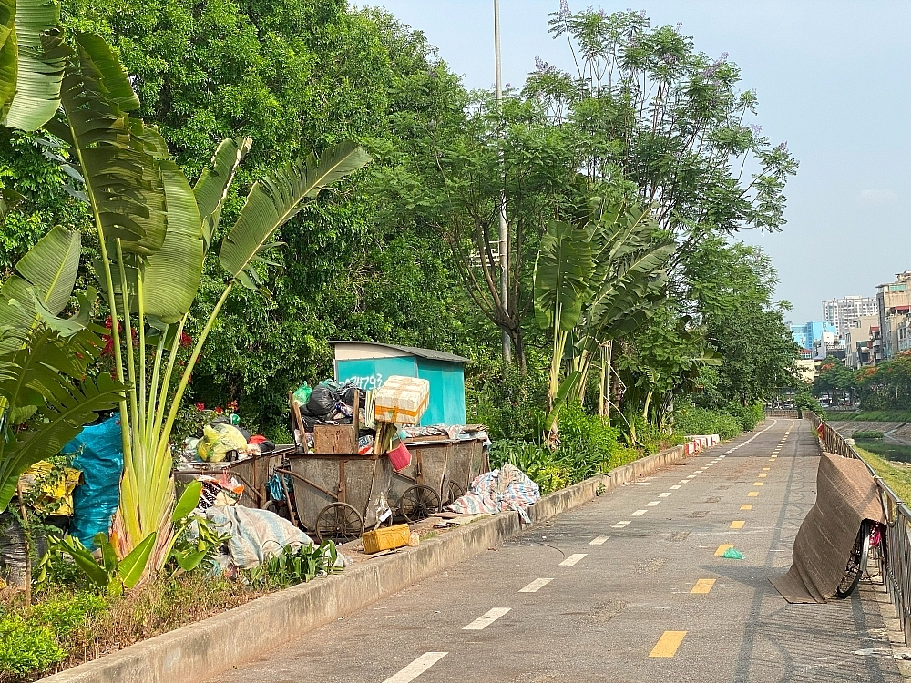 Hà Nội: Các tuyến đường dành cho người đi bộ và xe đạp đã cải thiện nhưng còn nhiều vấn đề