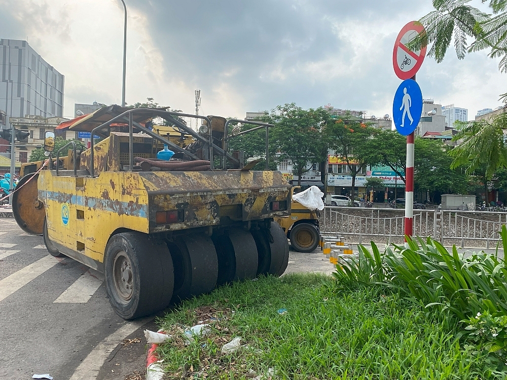 Hà Nội: Các tuyến đường dành cho người đi bộ và xe đạp đã cải thiện nhưng còn nhiều vấn đề