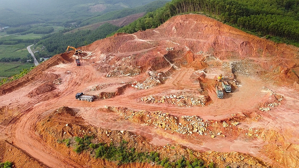 Quảng Ngãi đấu giá hàng loạt mỏ khoáng sản làm vật liệu xây dựng thông thường
