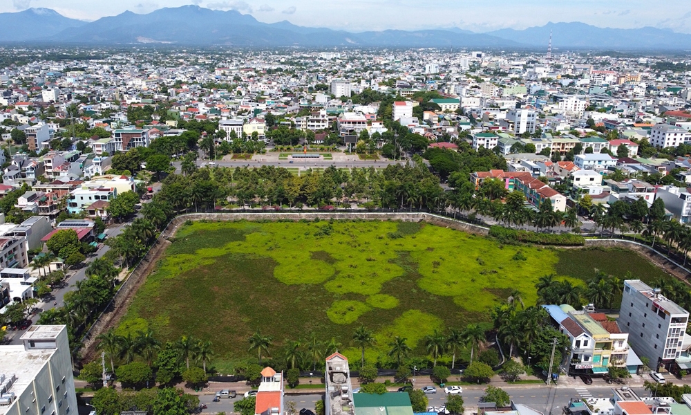 Nạo vét, làm sạch hồ điều hòa ô nhiễm nhất thành phố Quảng Ngãi
