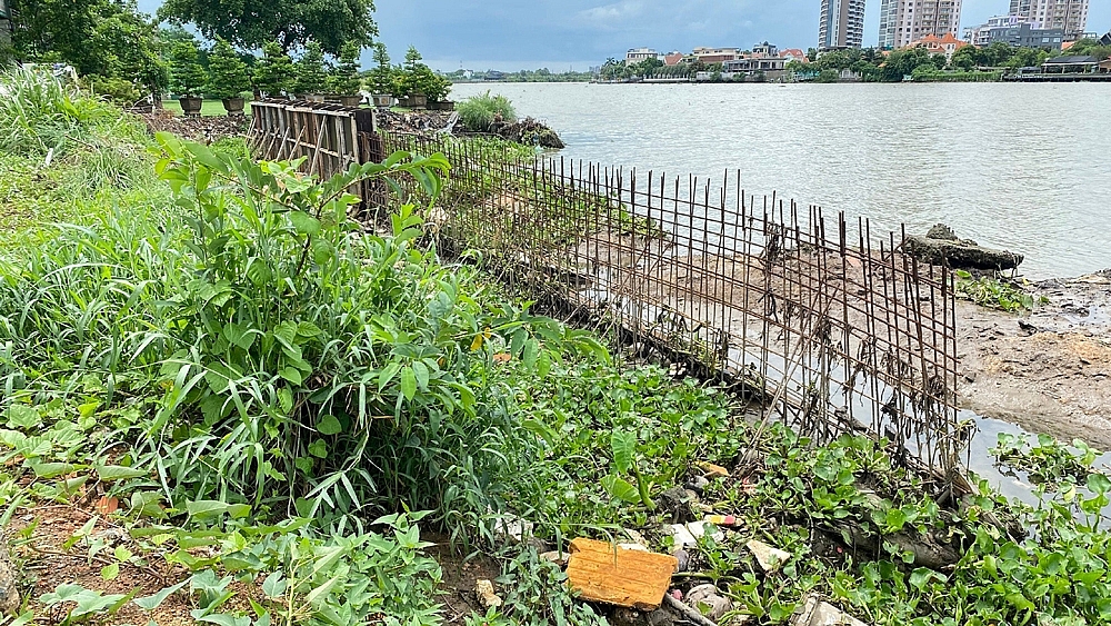 Thành phố Hồ Chí Minh: Cảnh nhếch nhác của dự án Chống sạt lở bán đảo Thanh Đa sau nhiều năm thi công