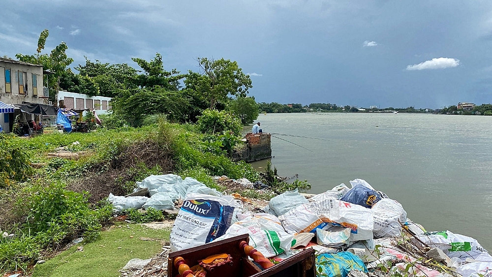 Thành phố Hồ Chí Minh: Cảnh nhếch nhác của dự án Chống sạt lở bán đảo Thanh Đa sau nhiều năm thi công