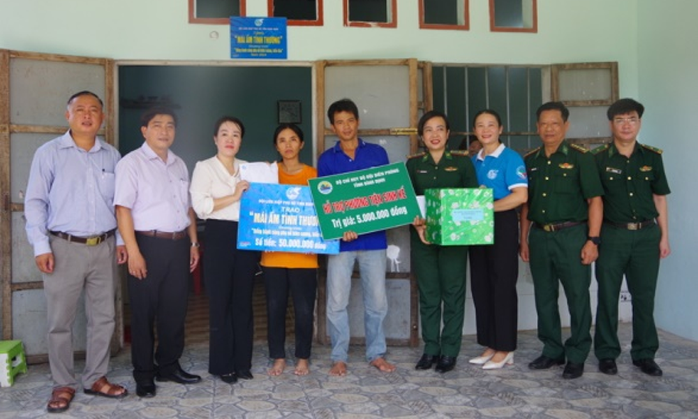 Bình Định: Bàn giao nhà và trao sinh kế cho người nghèo