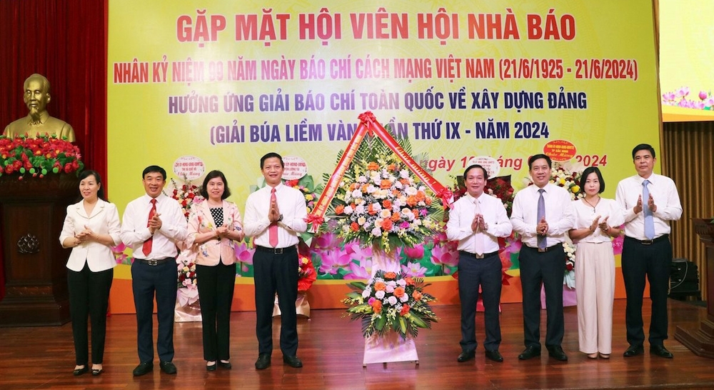 Bắc Ninh: Vinh danh những người làm báo tâm huyết