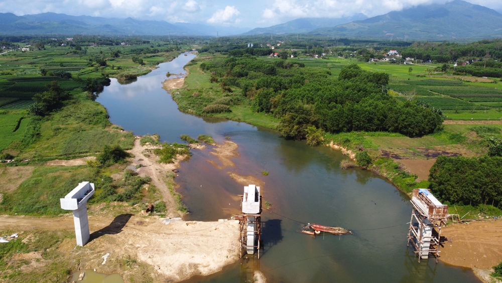 Quảng Ngãi mời thầu khảo sát, lập Báo cáo nghiên cứu khả thi 3 công trình kè chống sạt lở bờ sông