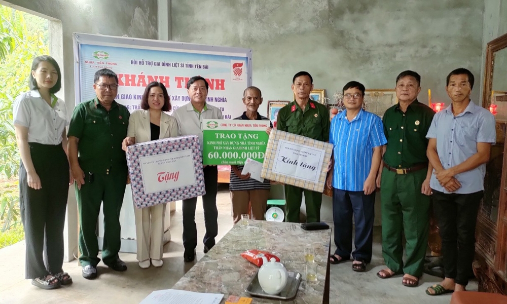 Văn Chấn (Yên Bái): Xây dựng nhà mới cho một hộ thân nhân gia đình liệt sỹ ở xã Tân Thịnh