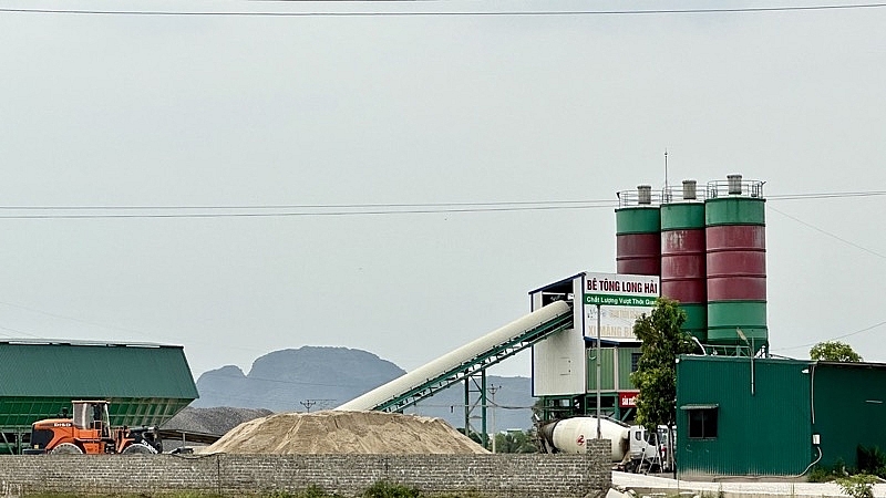 Ninh Bình: Hai trạm trộn bê tông hoạt động trong Nhà máy gạch Mai Sơn có đảm bảo tính pháp lý?