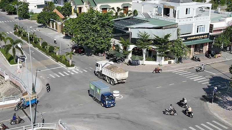 Khánh Hòa: Xe ben chở đất vượt thùng “tung hoành” ở thị trấn Diên Khánh