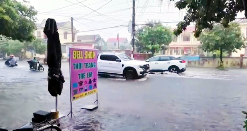 Lệ Thủy (Quảng Bình): Hệ thống thoát nước trung tâm thị trấn Kiến Giang hoạt động kém hiệu quả khiến người dân bức xúc