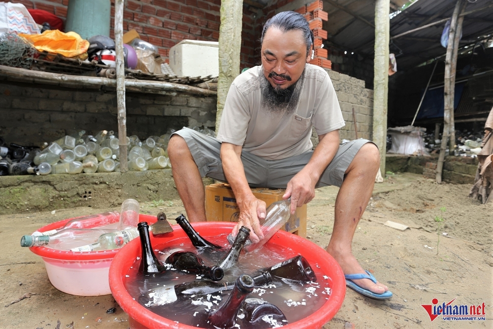 Ngôi nhà 'độc nhất vô nhị' được xây 18 năm từ vỏ chai thuỷ tinh