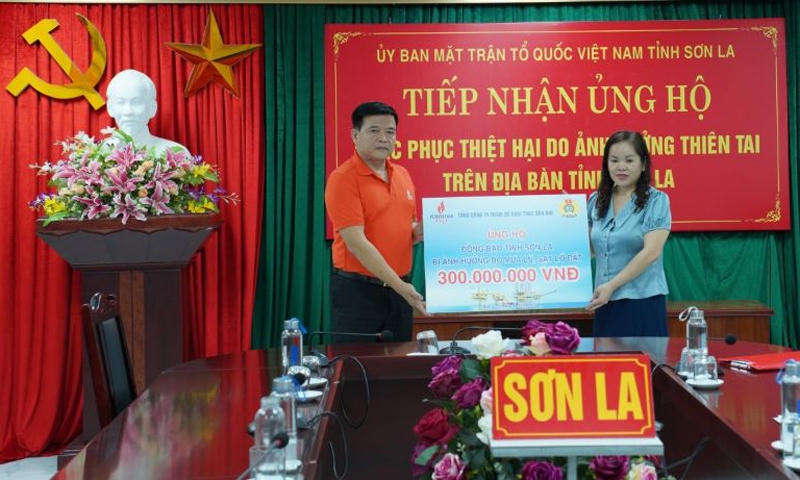 Đoàn công tác Petrovietnam thăm hỏi, hỗ trợ người dân Sơn La và Điện Biên khắc phục hậu quả mưa lũ