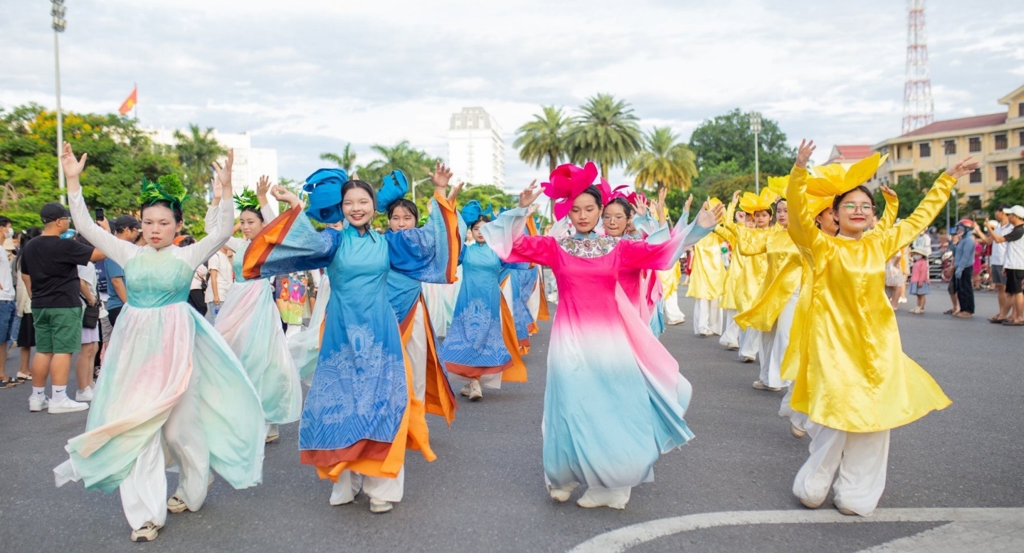 Festival Huế 2024 lan toả giá trị sắc màu văn hóa ra thế giới